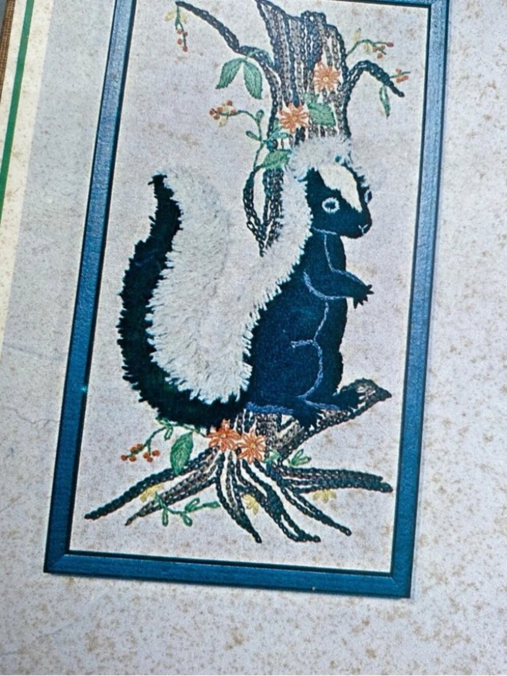 Vintage 70s Bucilla 8226 crewel Furry Friends needlepoint kit raccoon skunk - Picture 4 of 11